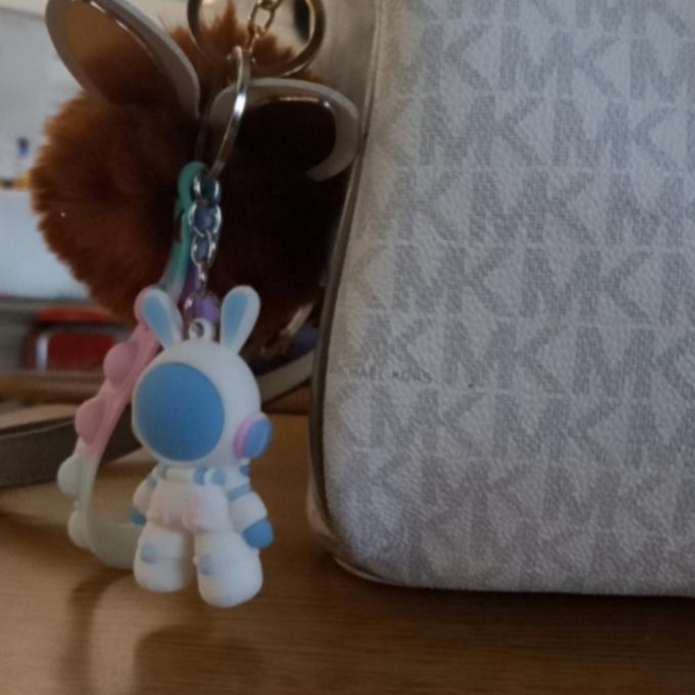 Spaceman Pop Bubble Keychain - Picture 13 of 13